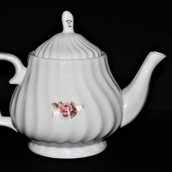 Royal Oak Wild Pink Roses with Daisies Teapot | Vintage Royal Oak Tea Pot - Picture 10 of 15